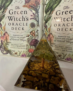 The Green Witch's Oracle Deck: Embrace the Wisdom and Insight of Natural Magic by Arin Murphy-Hiscock, Sara Richard (Illustrator)